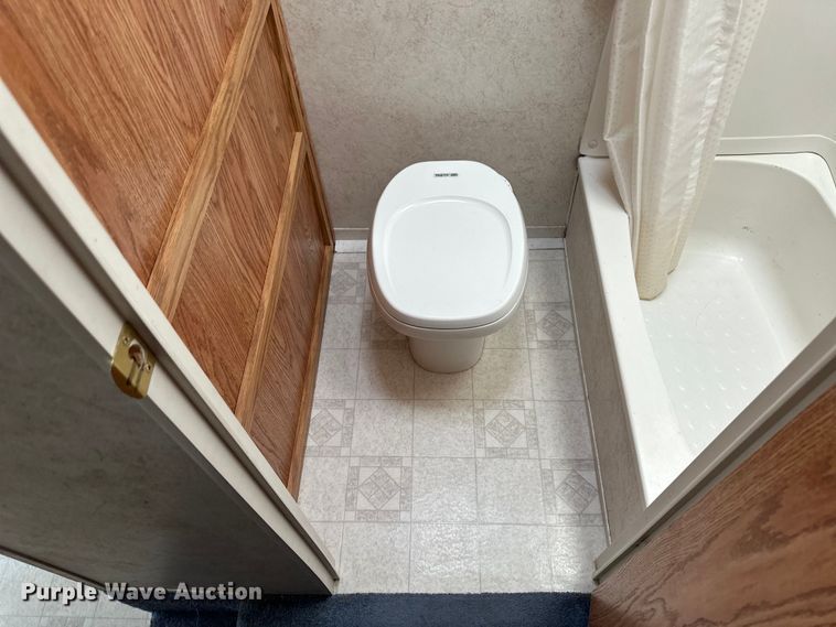 image for item OA9707 2001 Gulf Stream camper