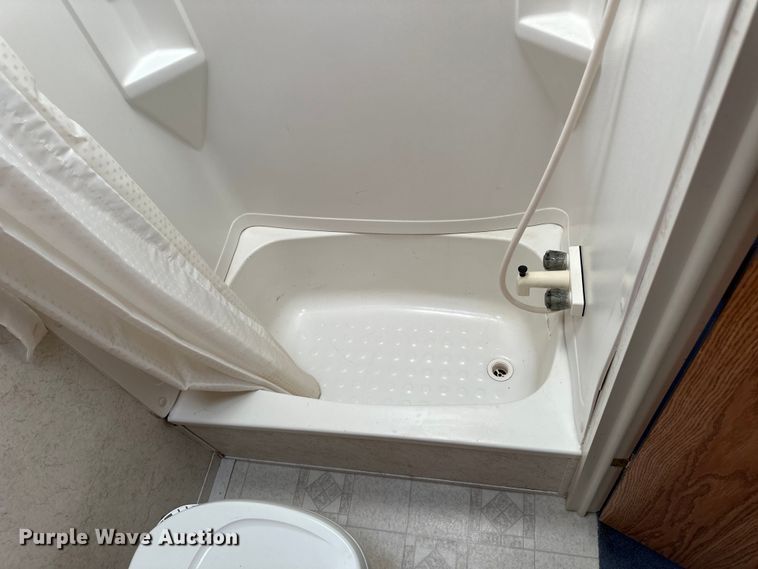 image for item OA9707 2001 Gulf Stream camper