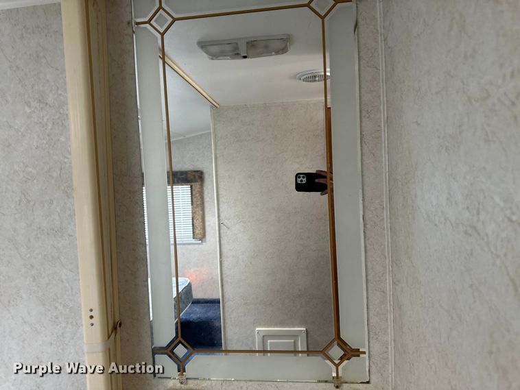 image for item OA9707 2001 Gulf Stream camper