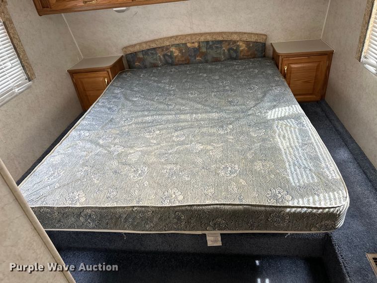 image for item OA9707 2001 Gulf Stream camper