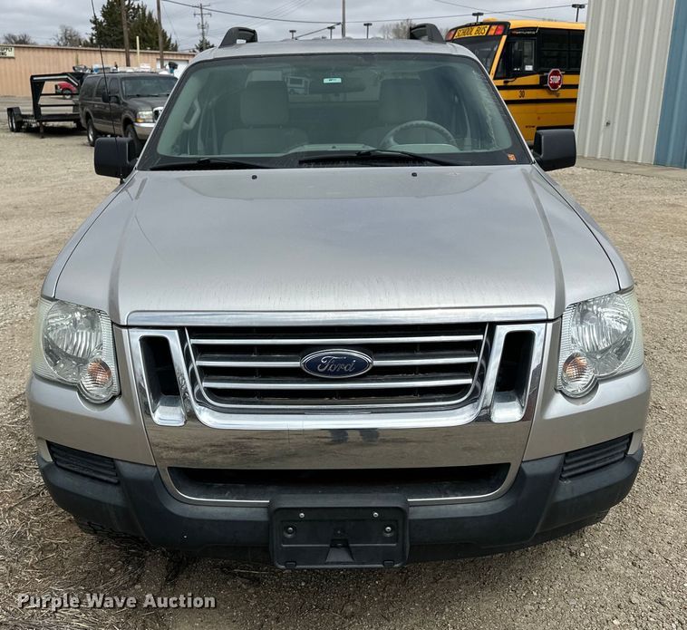 image for item OE9024 2007 Ford Explorer Sport Trac pickup truck