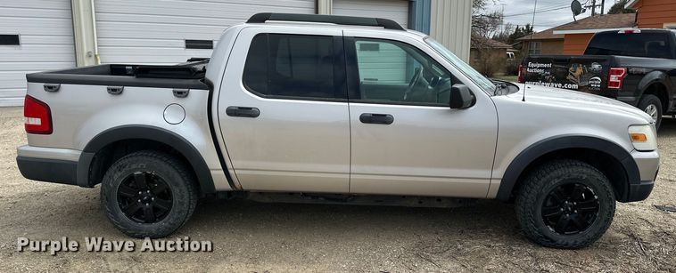 image for item OE9024 2007 Ford Explorer Sport Trac pickup truck