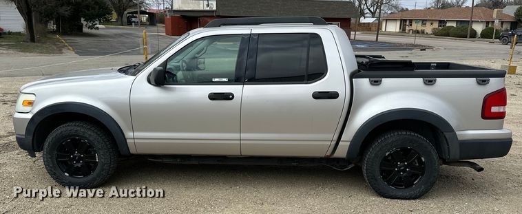 image for item OE9024 2007 Ford Explorer Sport Trac pickup truck