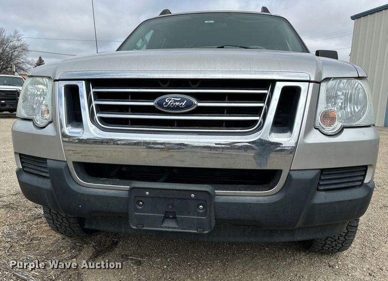 image for item OE9024 2007 Ford Explorer Sport Trac pickup truck