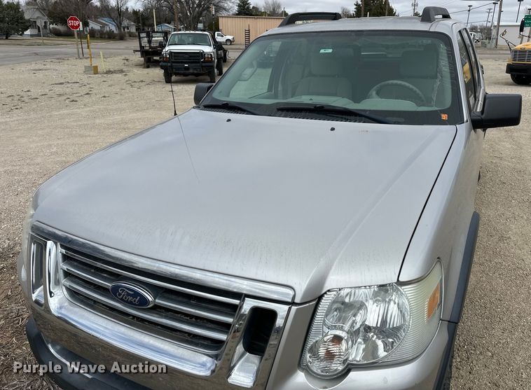 image for item OE9024 2007 Ford Explorer Sport Trac pickup truck