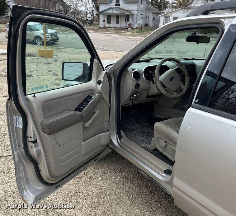 image for item OE9024 2007 Ford Explorer Sport Trac pickup truck