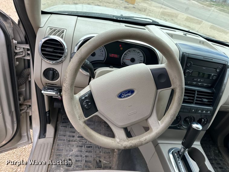 image for item OE9024 2007 Ford Explorer Sport Trac pickup truck