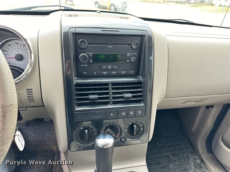 image for item OE9024 2007 Ford Explorer Sport Trac pickup truck