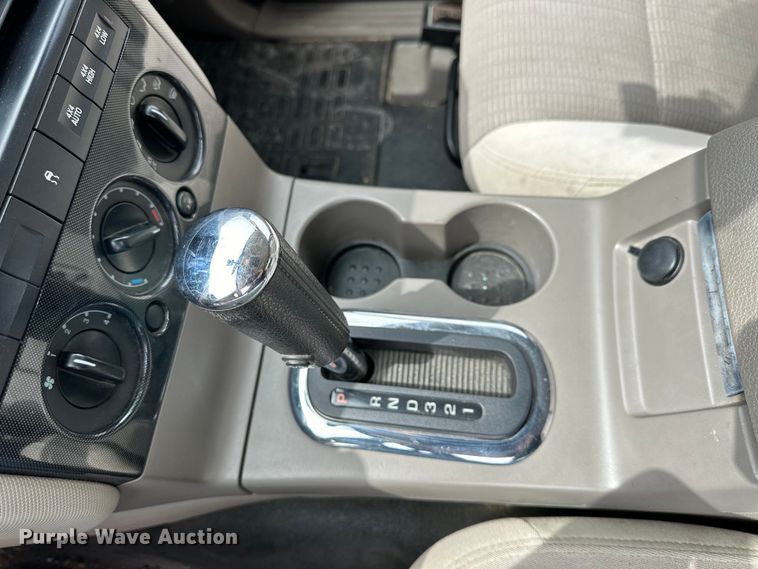 image for item OE9024 2007 Ford Explorer Sport Trac pickup truck