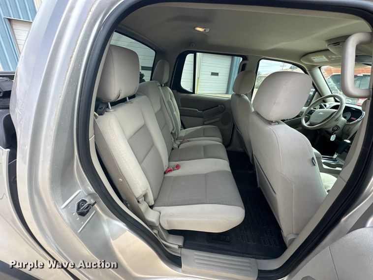 image for item OE9024 2007 Ford Explorer Sport Trac pickup truck