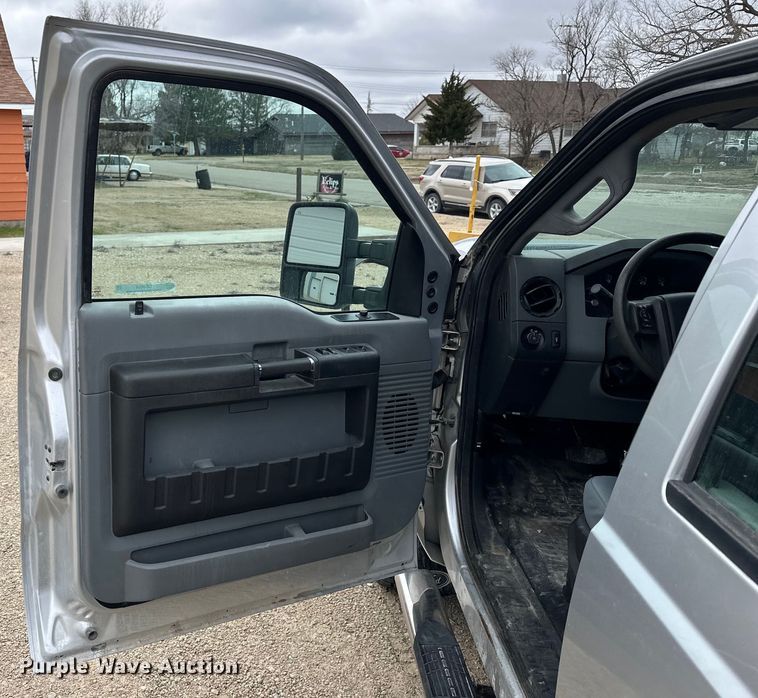 image for item OE9026 2015 Ford F250 Super Duty Crew Cab pickup truck
