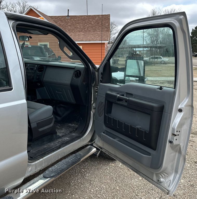 image for item OE9026 2015 Ford F250 Super Duty Crew Cab pickup truck