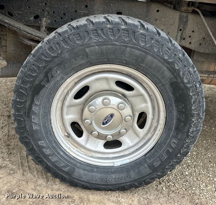 image for item OE9026 2015 Ford F250 Super Duty Crew Cab pickup truck