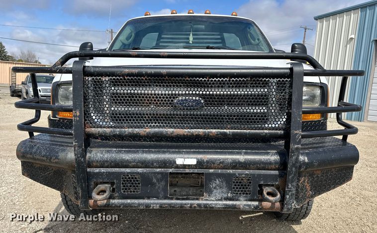 image for item OE9036 2004 Ford  F550 bale bed truck