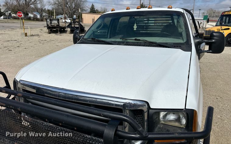 image for item OE9036 2004 Ford  F550 bale bed truck