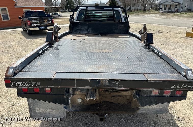 image for item OE9036 2004 Ford  F550 bale bed truck