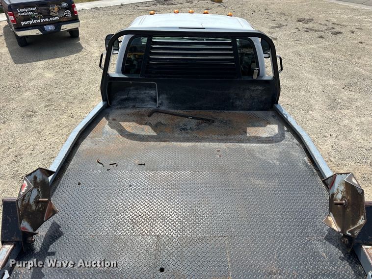 image for item OE9036 2004 Ford  F550 bale bed truck