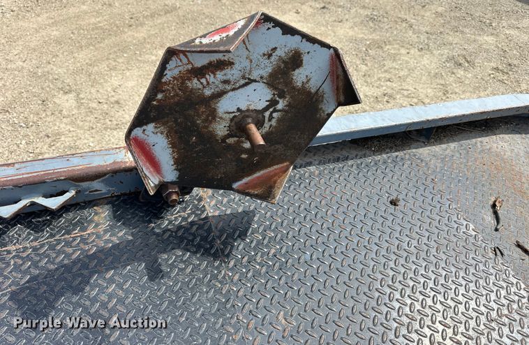 image for item OE9036 2004 Ford  F550 bale bed truck