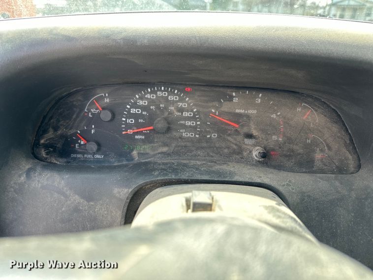 image for item OE9036 2004 Ford  F550 bale bed truck