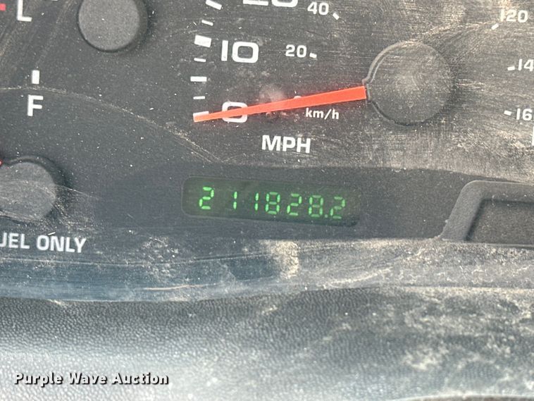 image for item OE9036 2004 Ford  F550 bale bed truck