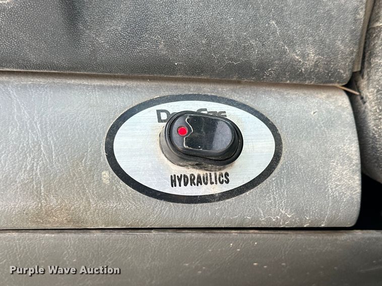 image for item OE9036 2004 Ford  F550 bale bed truck