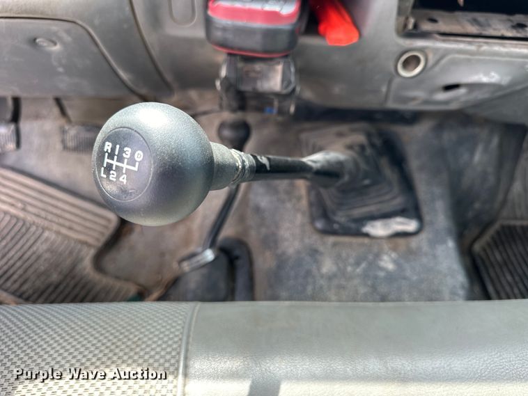 image for item OE9036 2004 Ford  F550 bale bed truck