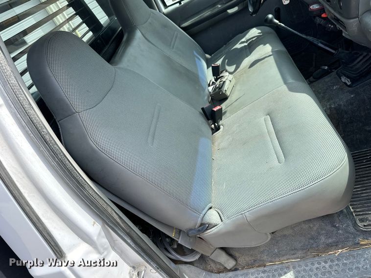 image for item OE9036 2004 Ford  F550 bale bed truck