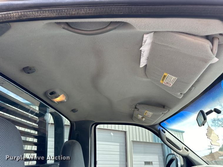 image for item OE9036 2004 Ford  F550 bale bed truck