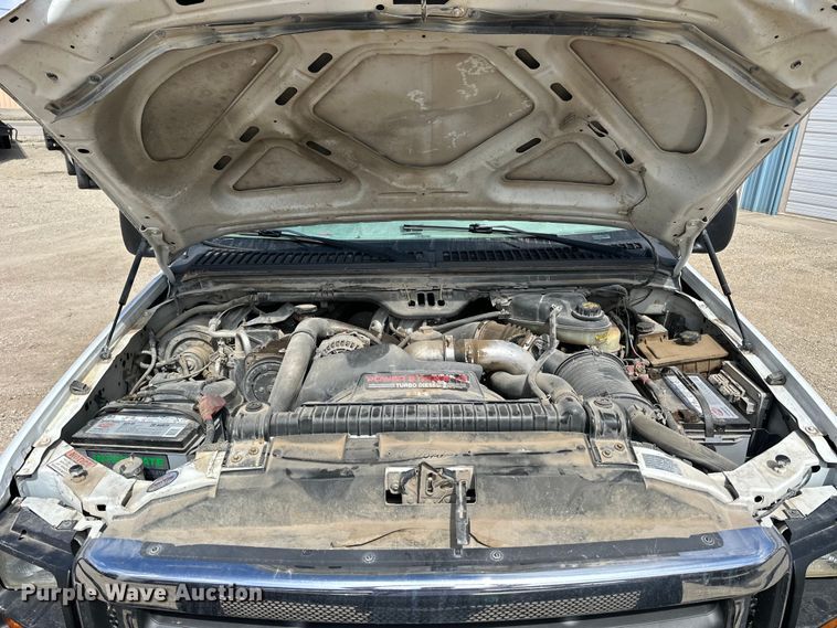 image for item OE9036 2004 Ford  F550 bale bed truck