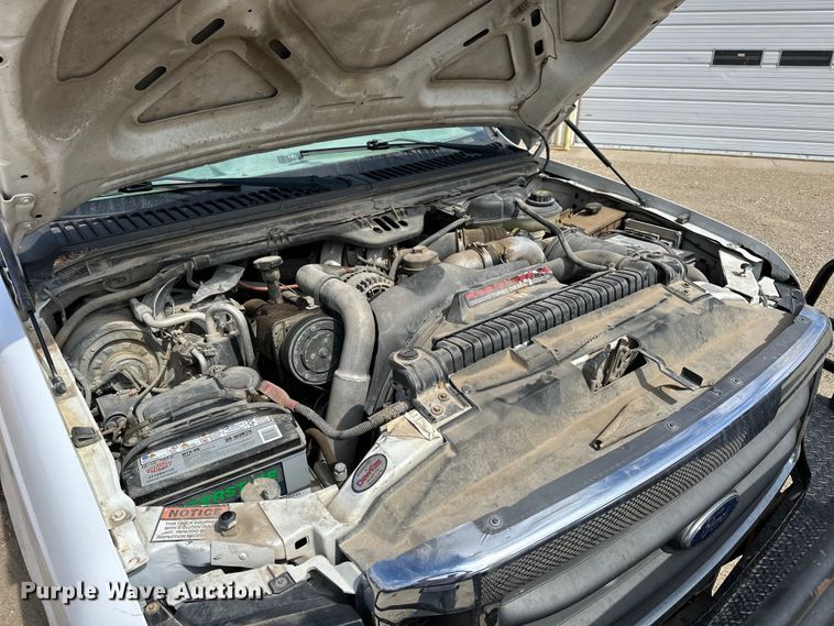 image for item OE9036 2004 Ford  F550 bale bed truck