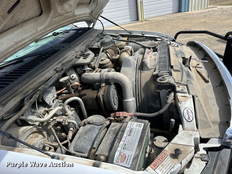 image for item OE9036 2004 Ford  F550 bale bed truck