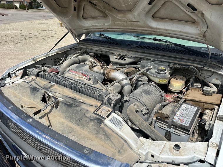 image for item OE9036 2004 Ford  F550 bale bed truck