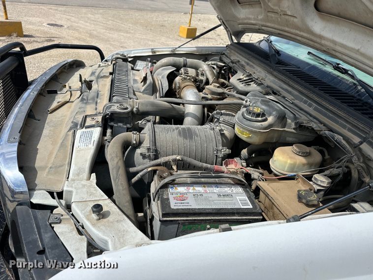 image for item OE9036 2004 Ford  F550 bale bed truck