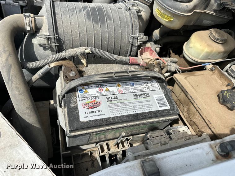 image for item OE9036 2004 Ford  F550 bale bed truck