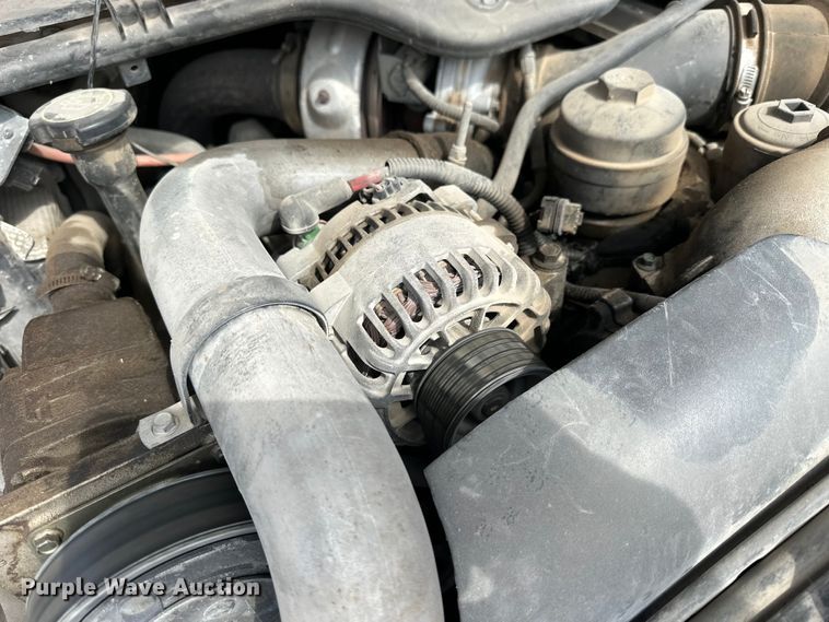 image for item OE9036 2004 Ford  F550 bale bed truck