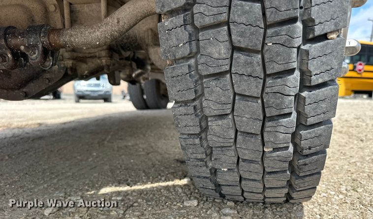 image for item OE9036 2004 Ford  F550 bale bed truck