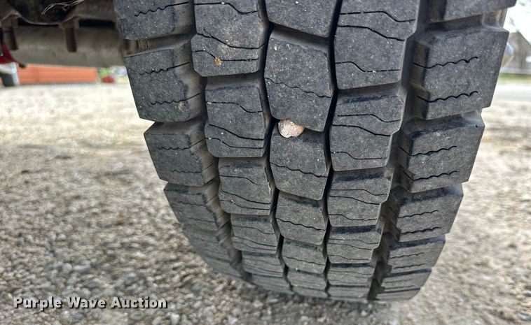 image for item OE9036 2004 Ford  F550 bale bed truck