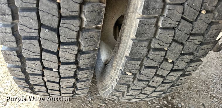 image for item OE9036 2004 Ford  F550 bale bed truck