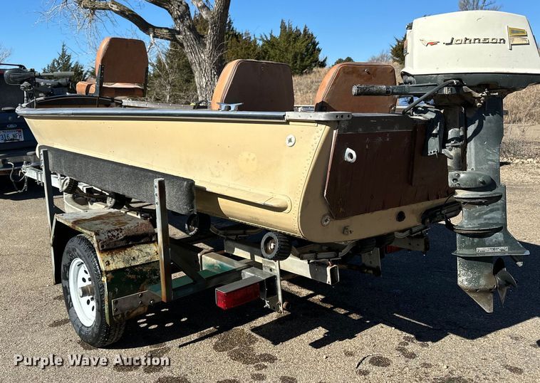 image for item OE9045 1958 Crestliner boat