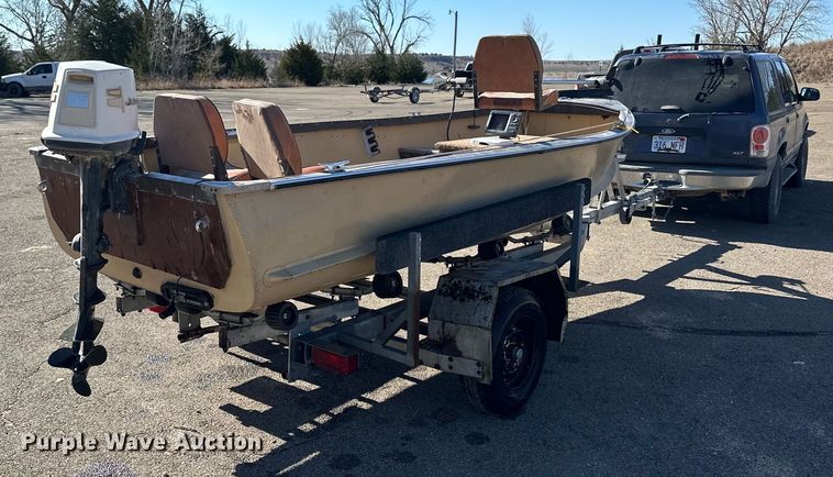 image for item OE9045 1958 Crestliner boat