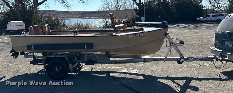 image for item OE9045 1958 Crestliner boat
