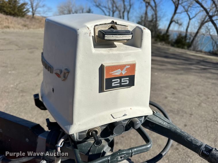 image for item OE9045 1958 Crestliner boat