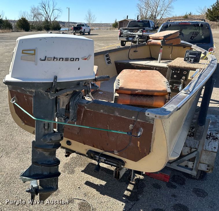 image for item OE9045 1958 Crestliner boat