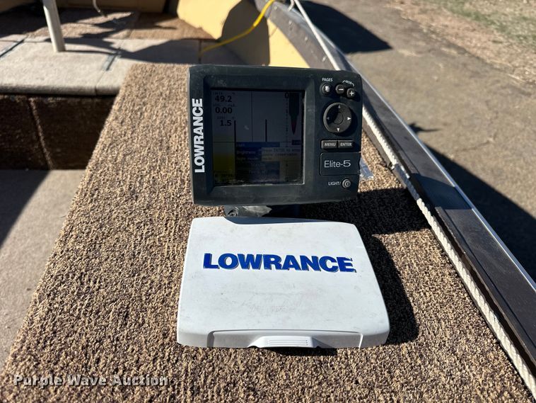 image for item OE9045 1958 Crestliner boat