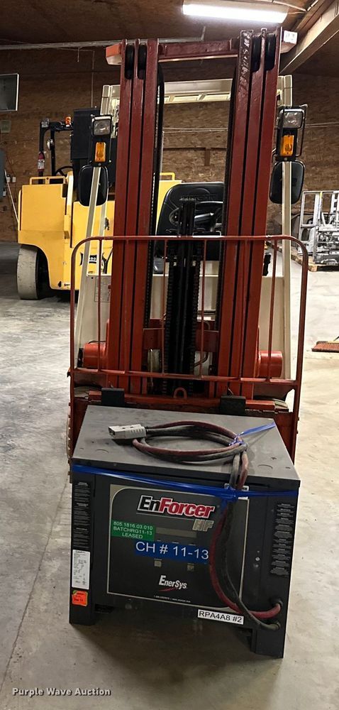 image for item OF9351 Nissan  30 forklift