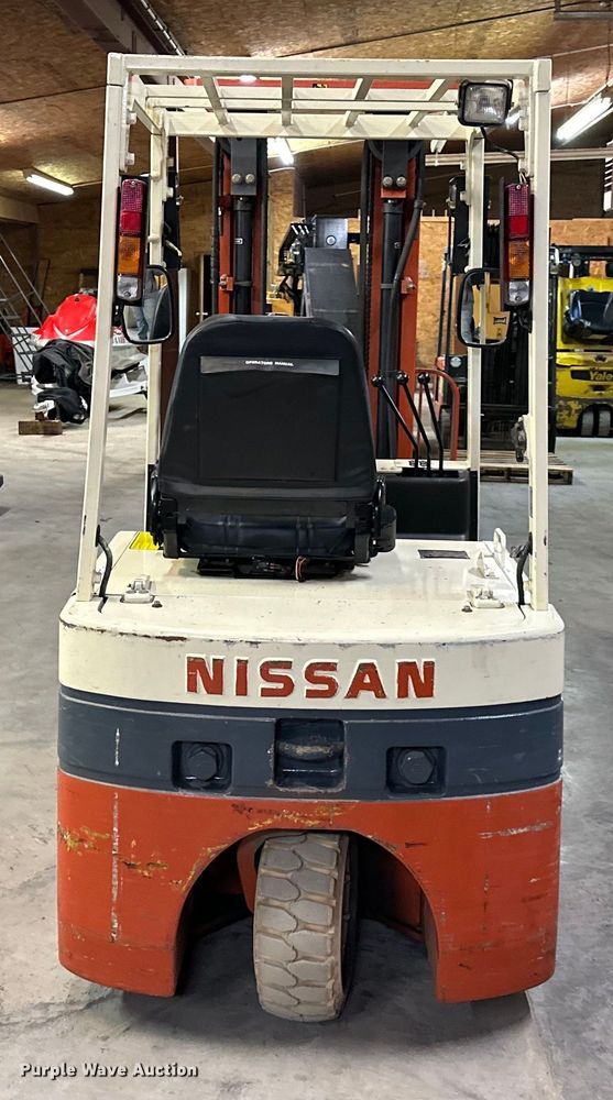 image for item OF9351 Nissan  30 forklift