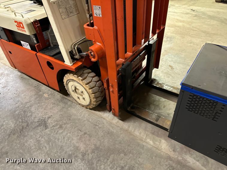 image for item OF9351 Nissan  30 forklift