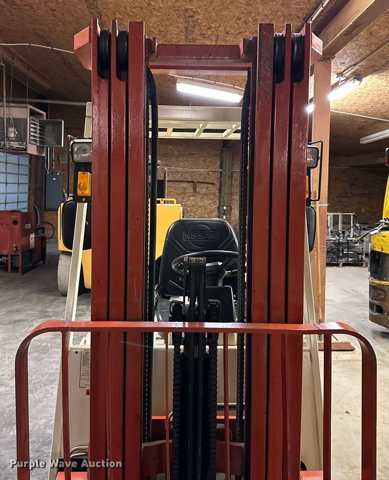 image for item OF9351 Nissan  30 forklift