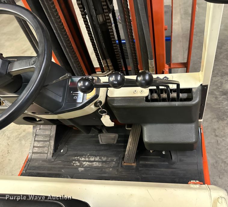 image for item OF9351 Nissan  30 forklift