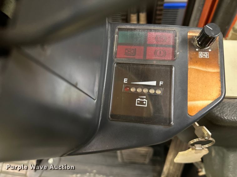 image for item OF9351 Nissan  30 forklift